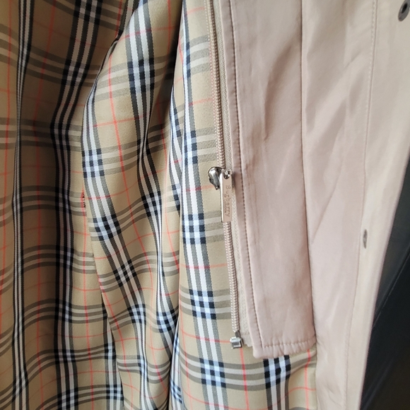 Tan Burberry VTG Women's Trench Coat  Size M Zip Buttons Tan Long Sleeve No Hood - Picture 7 of 16